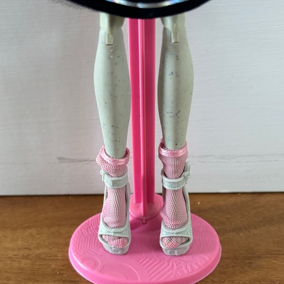 Monster High Rochelle Goyle Doll - Picture 4 of 7